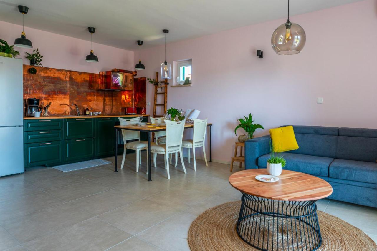 Charming Tale Apartments Modun19 พิโรวัซ ภายนอก รูปภาพ